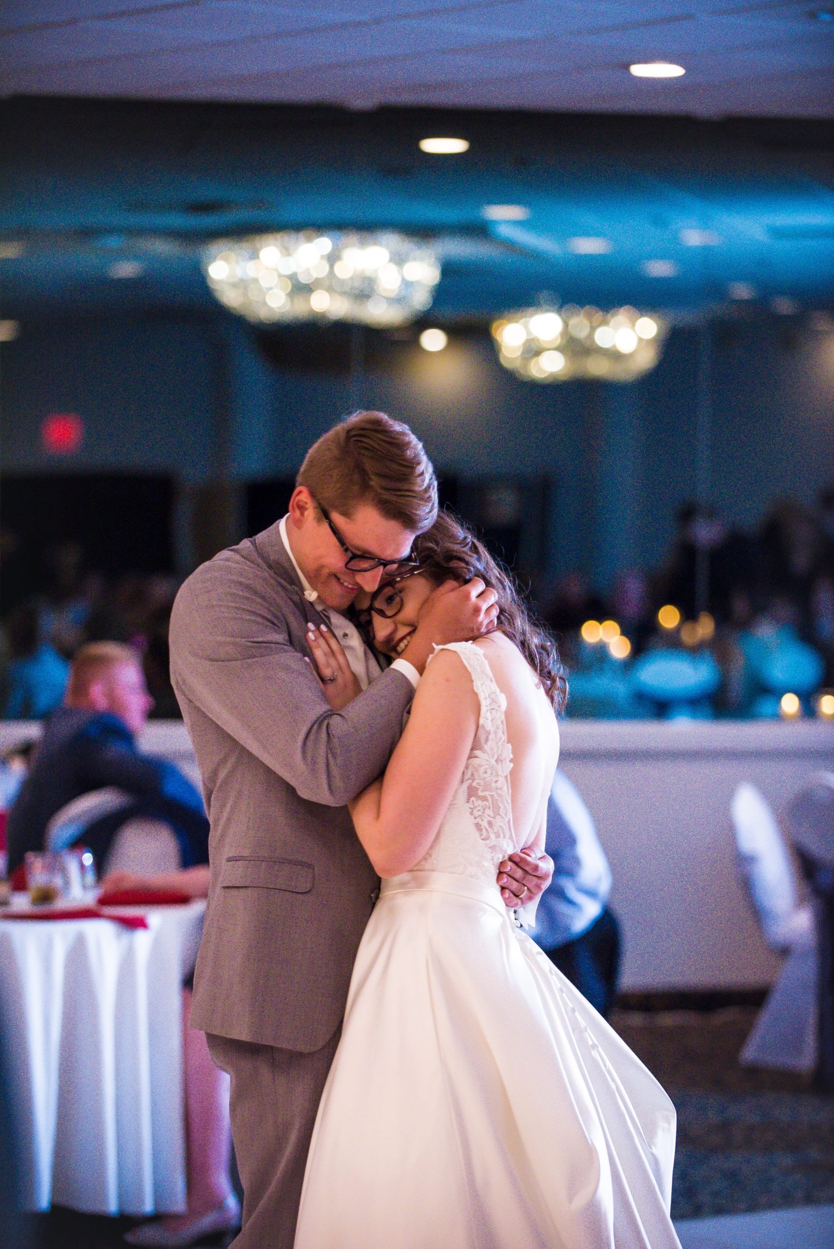 wedding dj bride and groom first dance