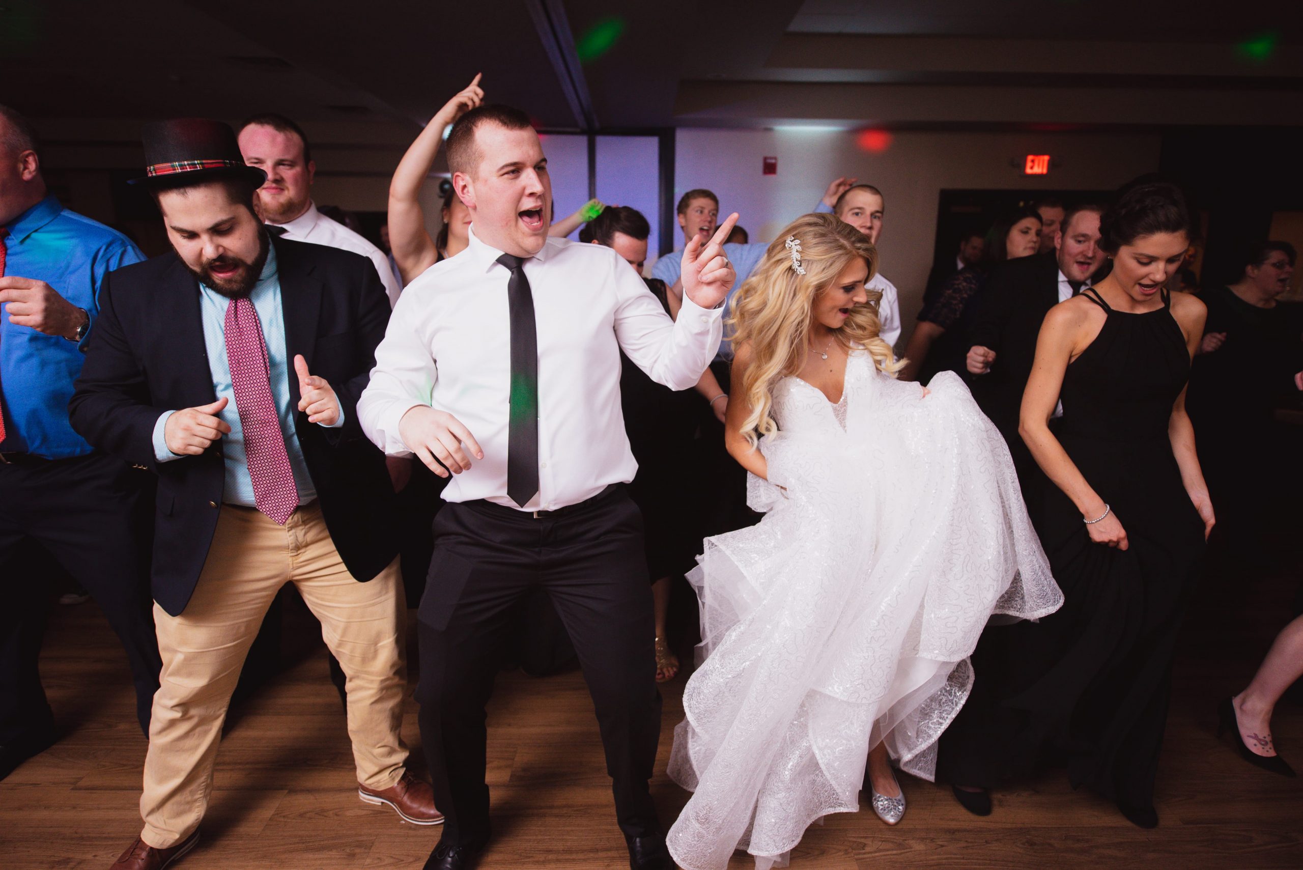 wedding dj - Mike Staff Productions bride and groom dancing at reception