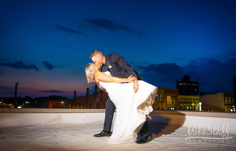 bride and groom kissing on rooftop - Mike Staff Productions bride and groom kissing on rooftop