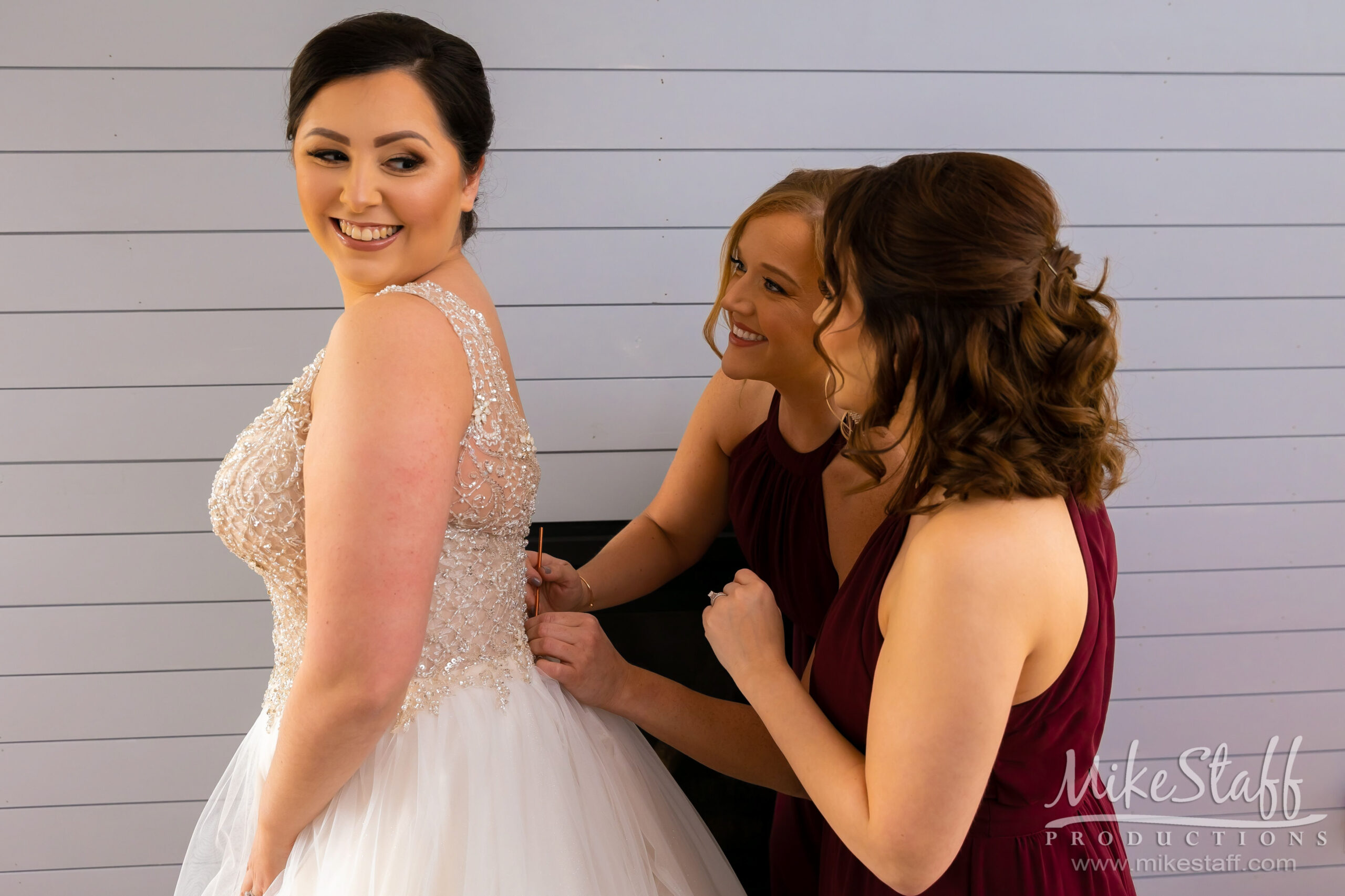 bridesmaids helping bride - Mike Staff Productions bridesmaids helping bride