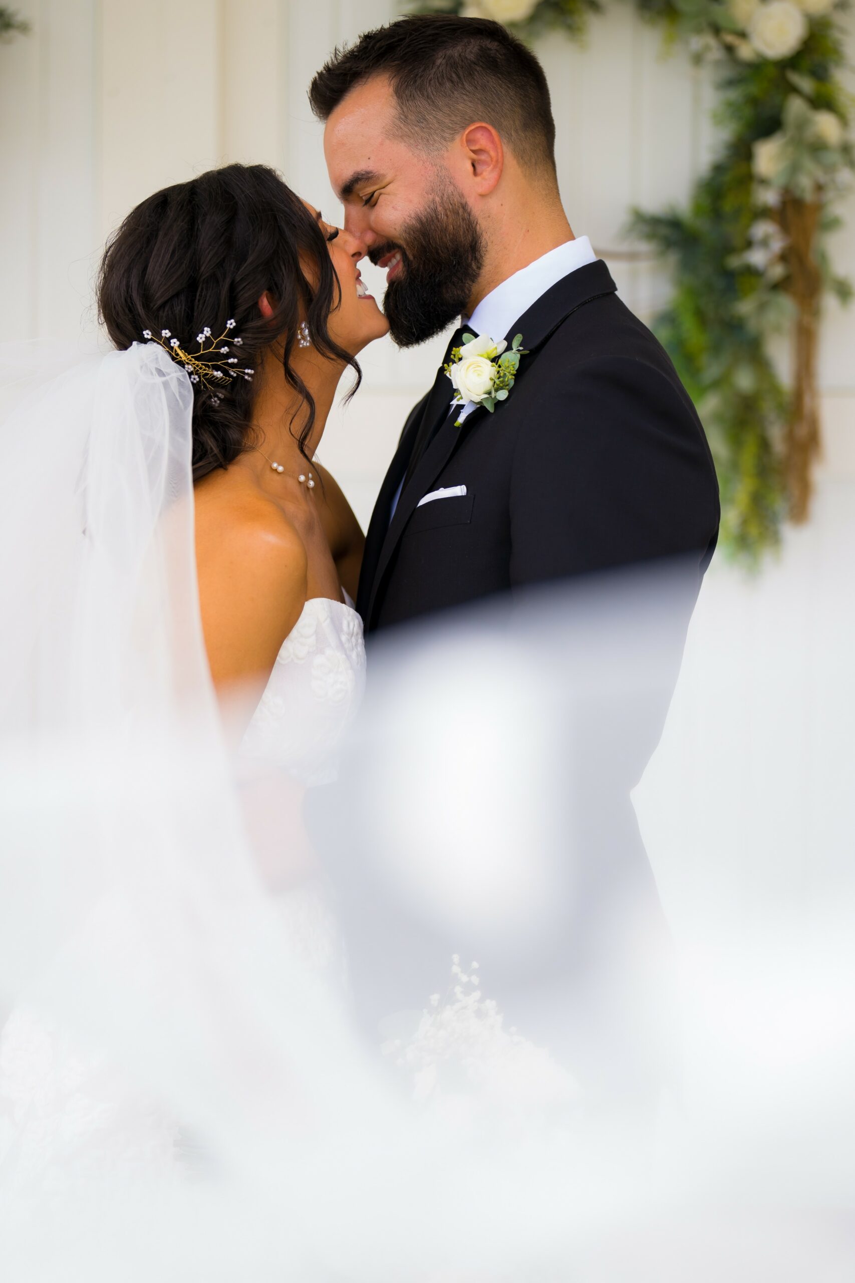 Detroit wedding photography bride and groom kissing at Oakley - Mike Staff Productions - Mike Staff Productions Detroit-wedding-photography-bride-and-groom-kissing-at-Oakley