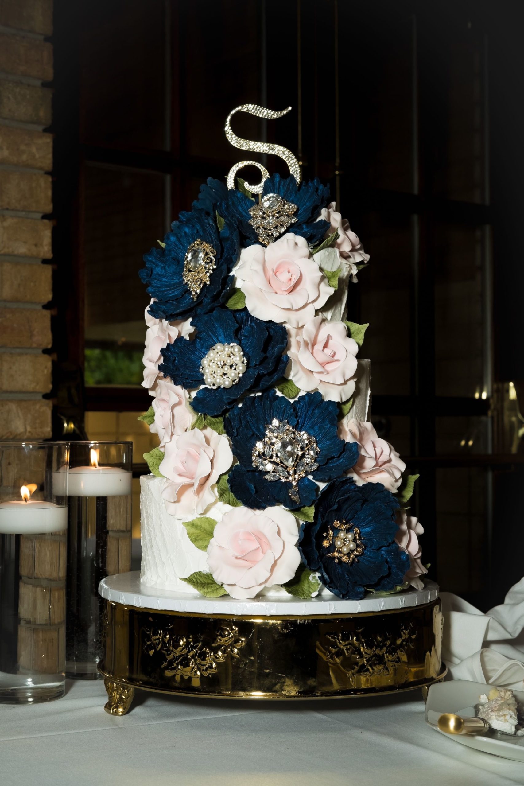 floral wedding cake - Mike Staff Productions