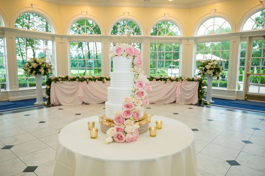 Mike Staff Productions Michigan Wedding Photographer_wedding reception at Cherry Creek Golf Club wedding cake on table - Mike Staff Productions - Mike Staff Productions Mike Staff Productions Michigan Wedding Photographer_wedding reception at Cherry Creek wedding cake on table