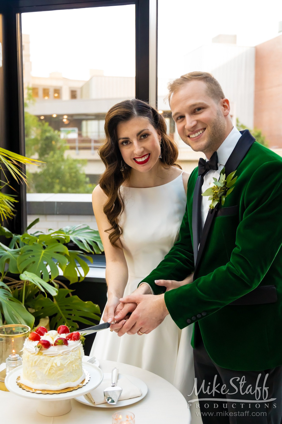 mikestaff-31 - Mike Staff Productions bride and groom cutting cake Shinola Hotel